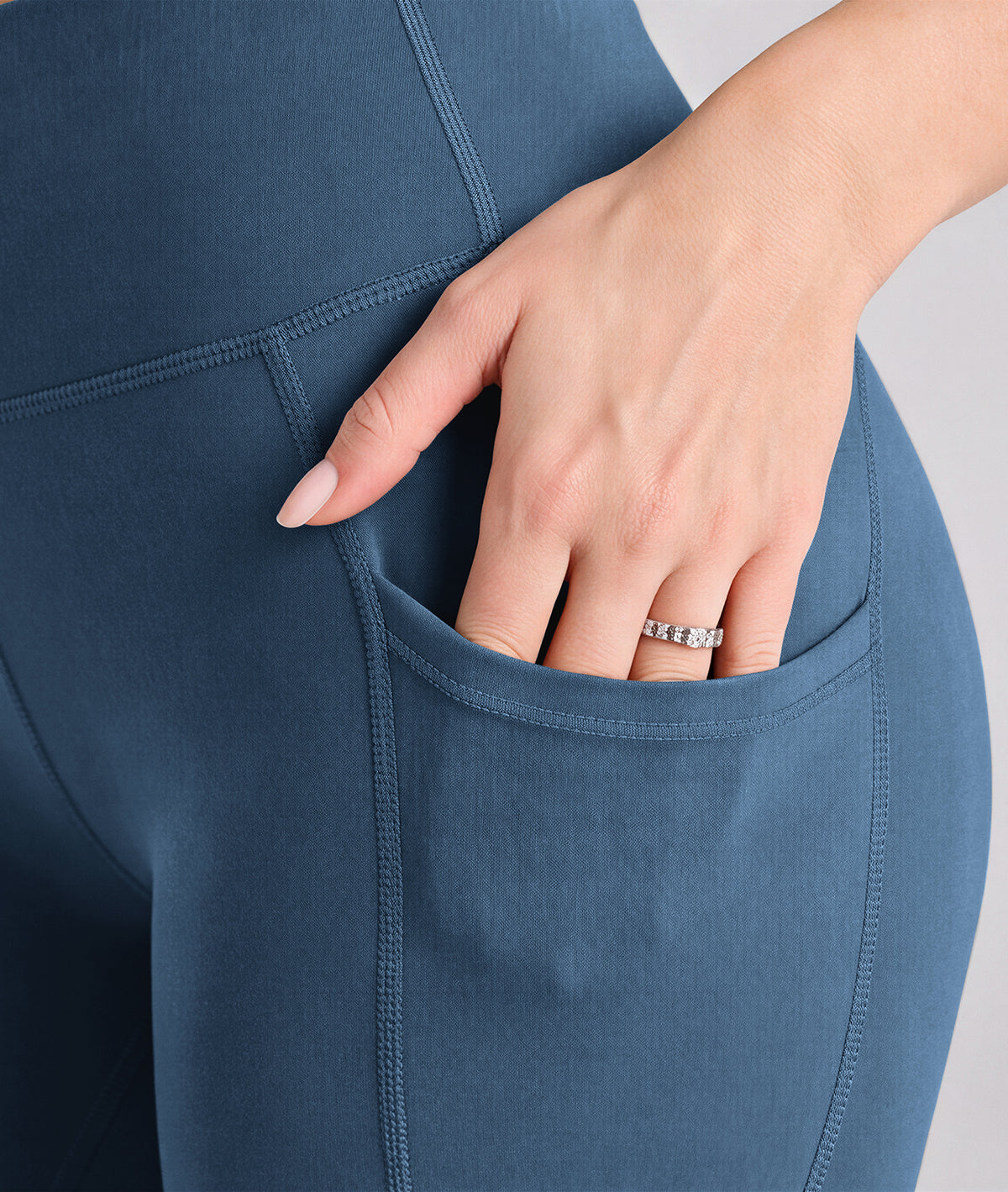 High-Waisted Leggings with Pockets – Women’s Activewear